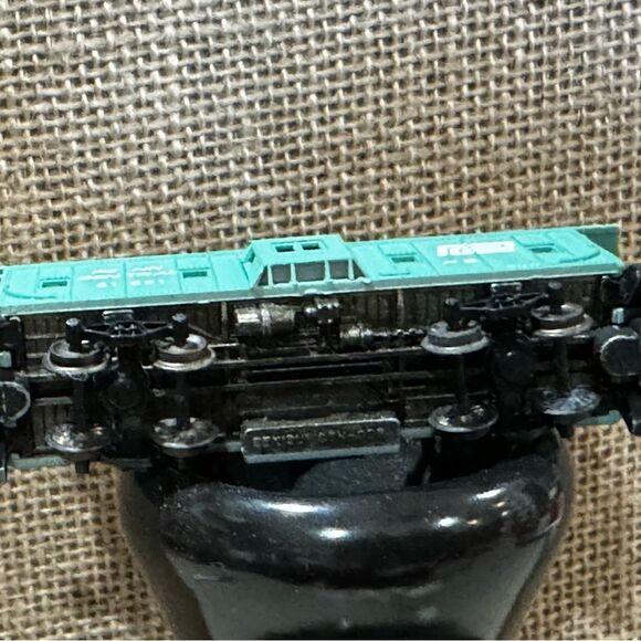 N Scale Trains, Penn Central Caboose 01891 - Picture 8 of 8